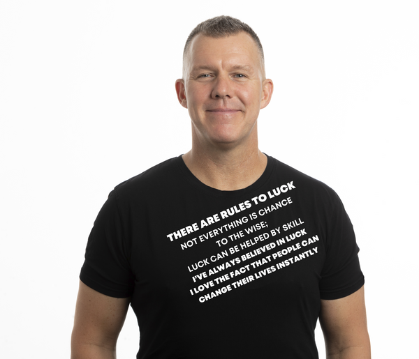 This Is a Thinking T-Shirt That Inspires Self-Confidence